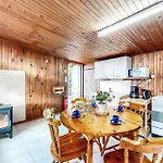 1 Bedroom Beautiful In Prázdninový dům *
