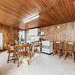 1 Bedroom Beautiful In Prázdninový dům La Bazouge-de-Chemeré