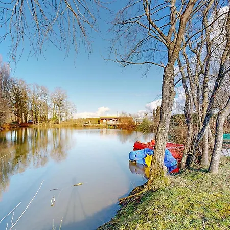 1 Bedroom Beautiful In Prázdninový dům *