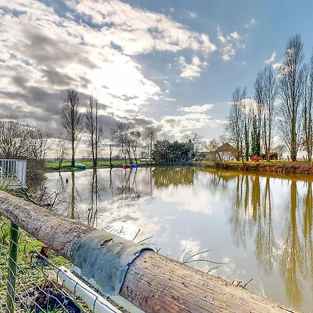 Stunning In La Bazouge-de-Chemere