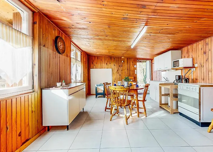 Feriehus Stunning In La Bazouge-de-Chemeré