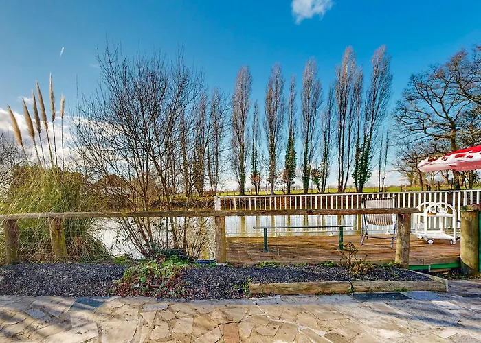 Feriehus Stunning In La Bazouge-de-Chemeré